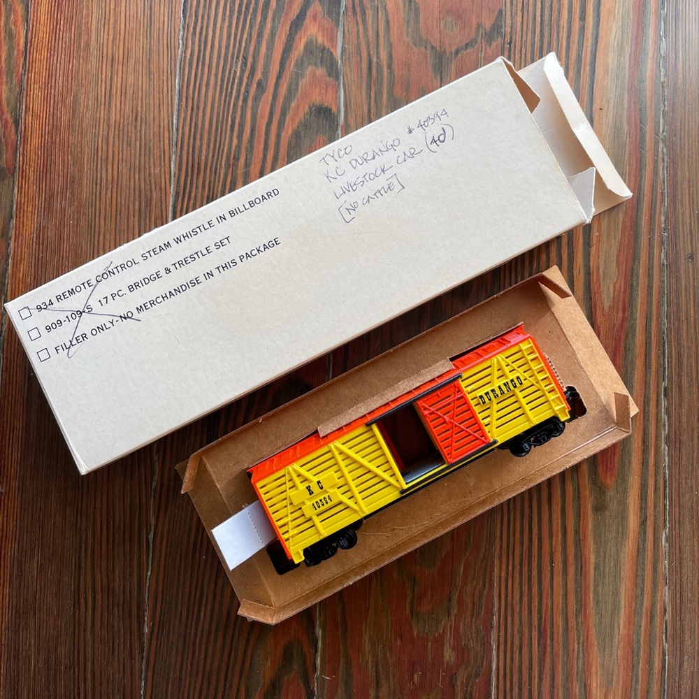 TYCO #935-2 Durango KC 40394 Cattle Livestock Train Car - NOT with Original Box